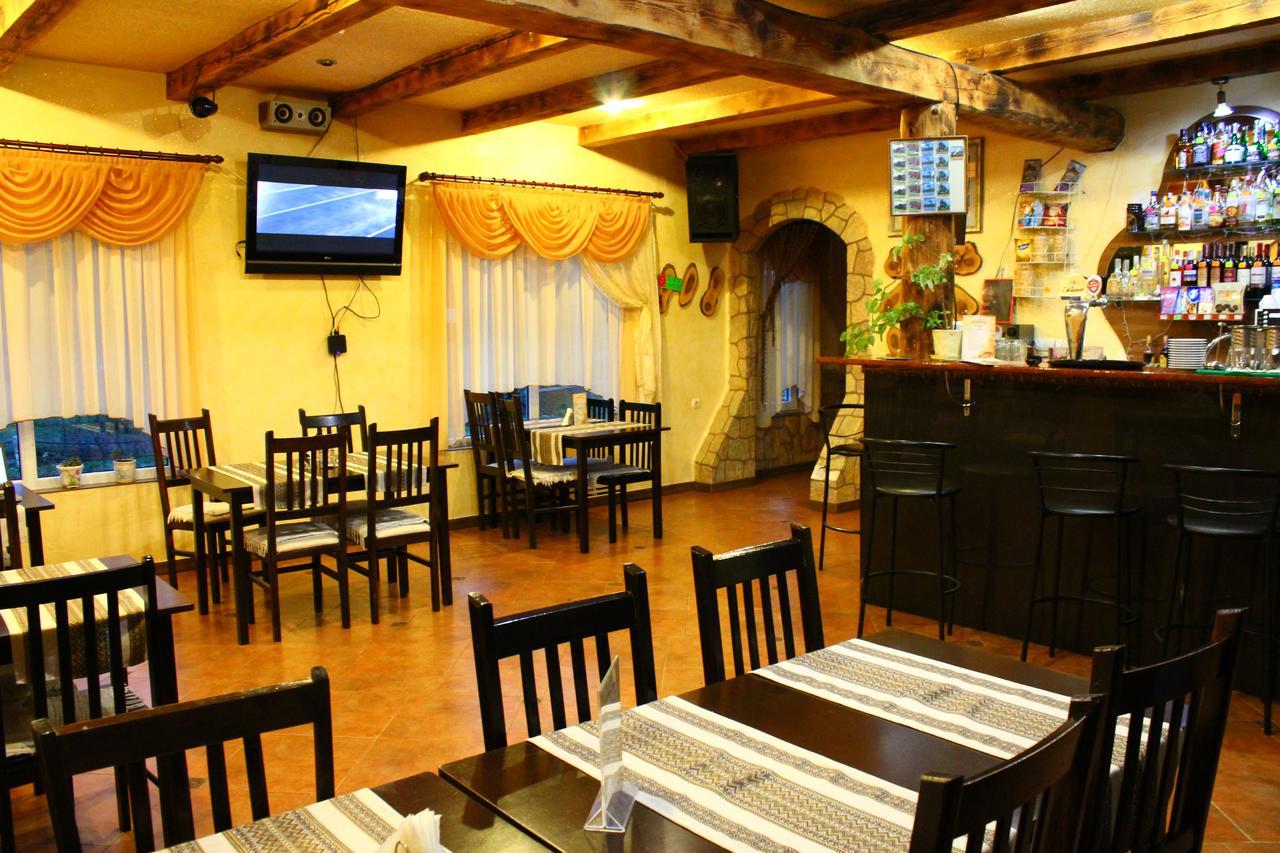 "Lian" Family Hotel & Restaurant Volosyanka  ภายนอก รูปภาพ