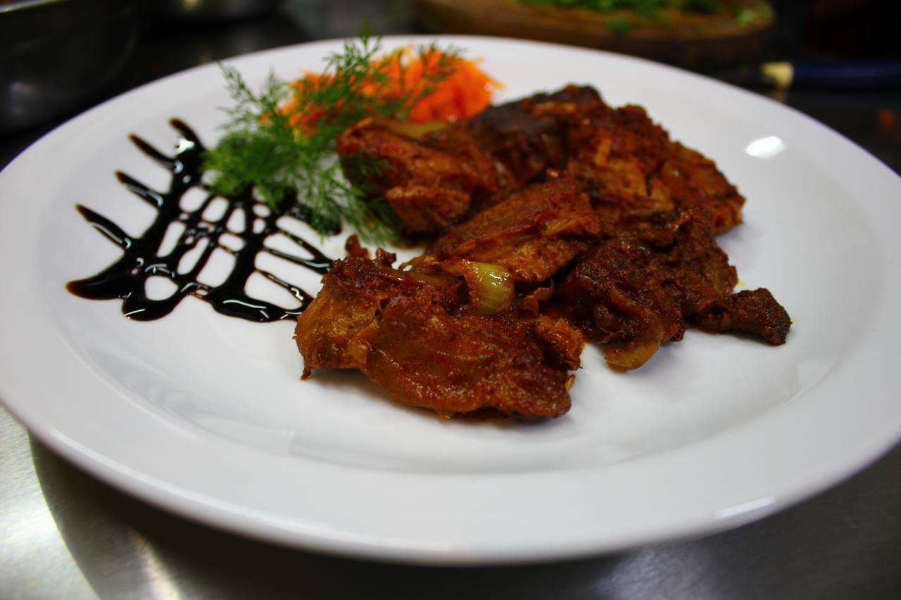 "Lian" Family Hotel & Restaurant Volosyanka  ภายนอก รูปภาพ