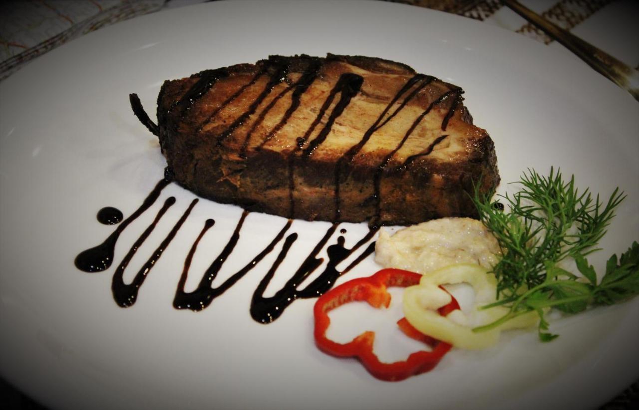 "Lian" Family Hotel & Restaurant Volosyanka  ภายนอก รูปภาพ