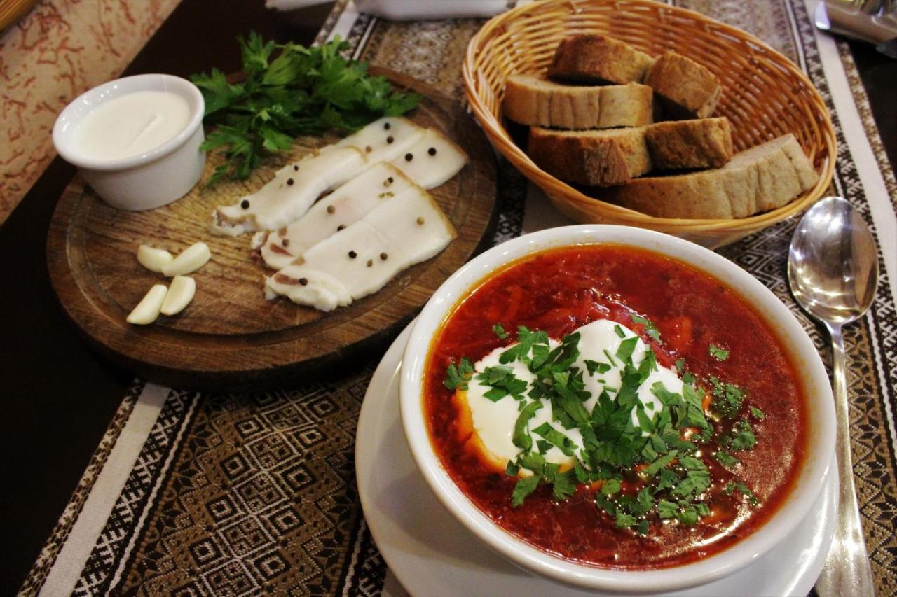 "Lian" Family Hotel & Restaurant Volosyanka  ภายนอก รูปภาพ
